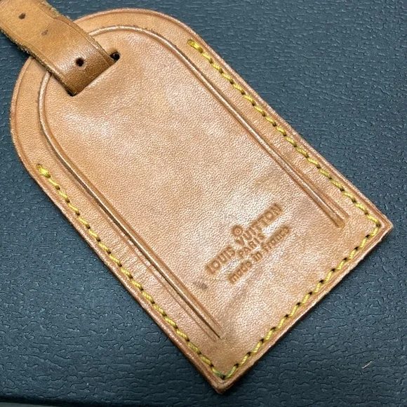 LV LUGAGE TAG IN GUC - Picture 2 of 6